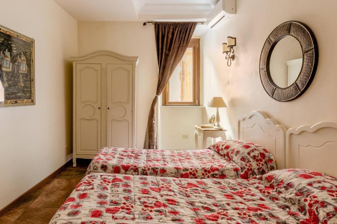 Rome Right In The Ancient Historical Center Two Bedrooms Two Bath, Up To 6 Pax Kültér fotó