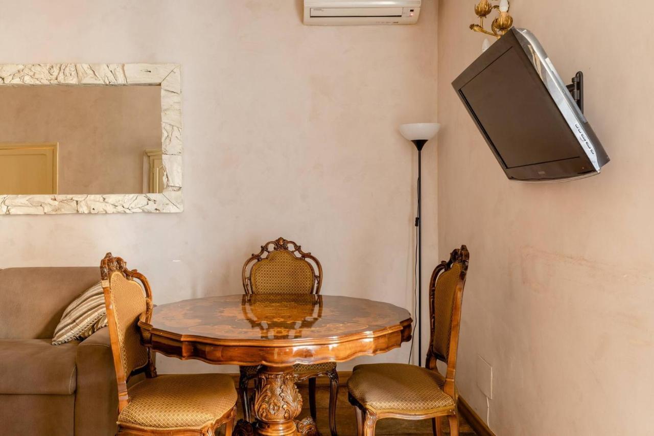 Rome Right In The Ancient Historical Center Two Bedrooms Two Bath, Up To 6 Pax Kültér fotó