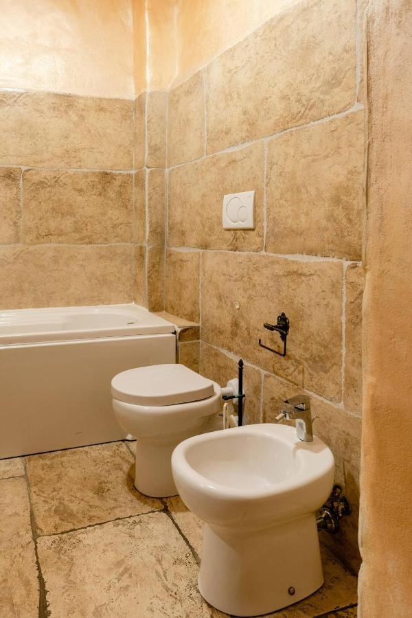 Rome Right In The Ancient Historical Center Two Bedrooms Two Bath, Up To 6 Pax Kültér fotó